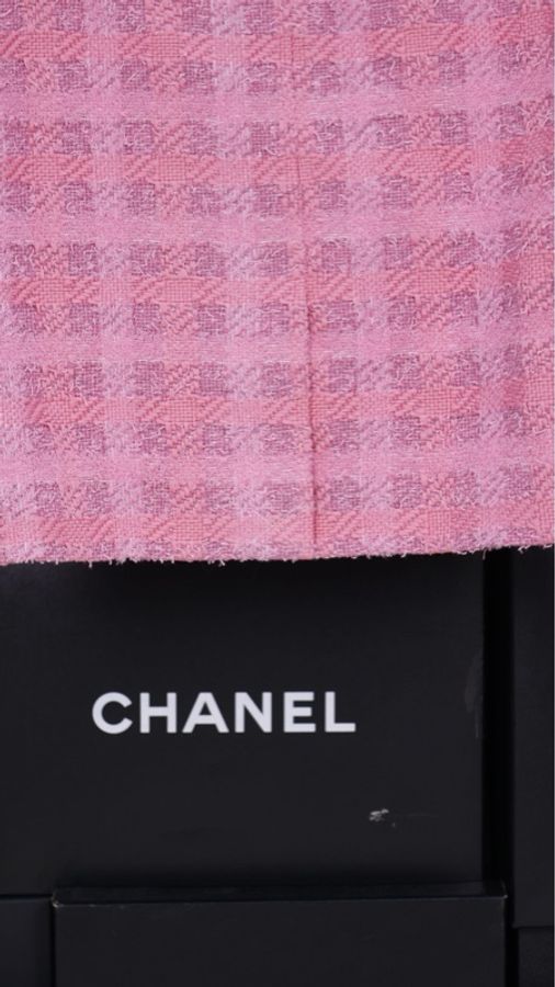 Chanel 24P粉色格纹斜纹软呢两口袋长款外套半裙套装-45