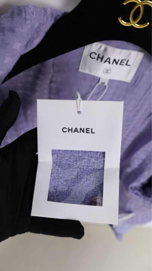 Chanel 24A曼彻斯特手工坊系列秀款紫色收腰两口外套袖口可拆卸-41