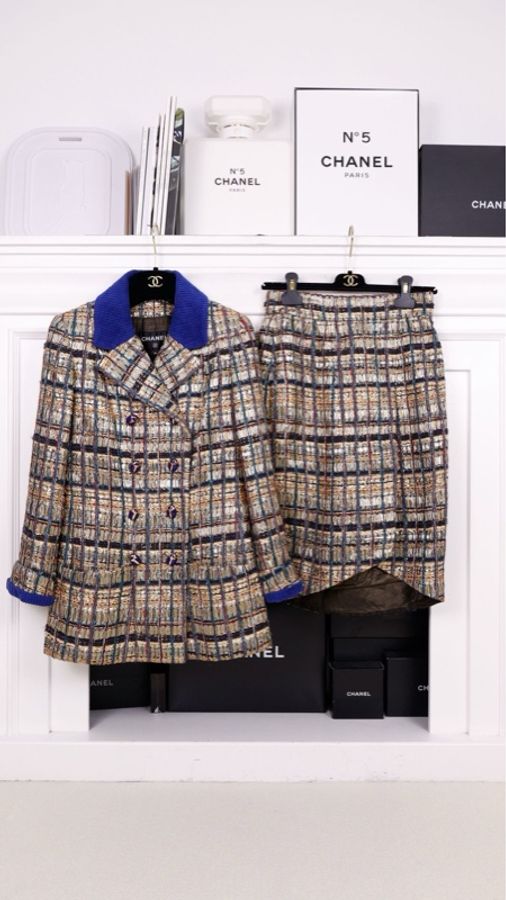 Chanel 19年埃及系列蓝金圣甲虫蓝色丝绒领口双排扣外套半裙套装-0