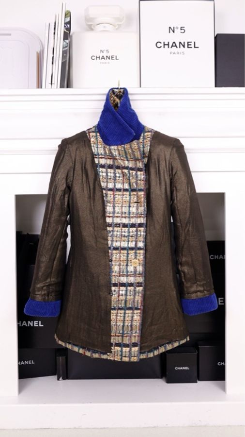 Chanel 19年埃及系列蓝金圣甲虫蓝色丝绒领口双排扣外套半裙套装-8