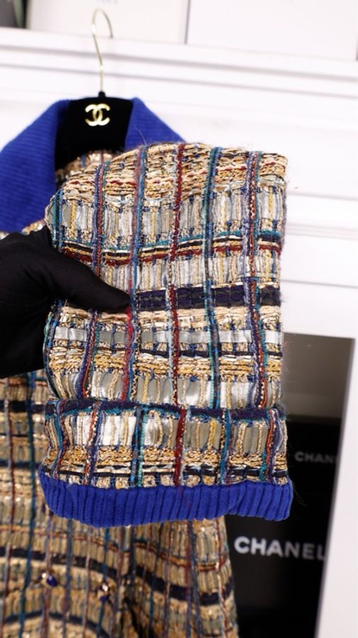 Chanel 19年埃及系列蓝金圣甲虫蓝色丝绒领口双排扣外套半裙套装-28