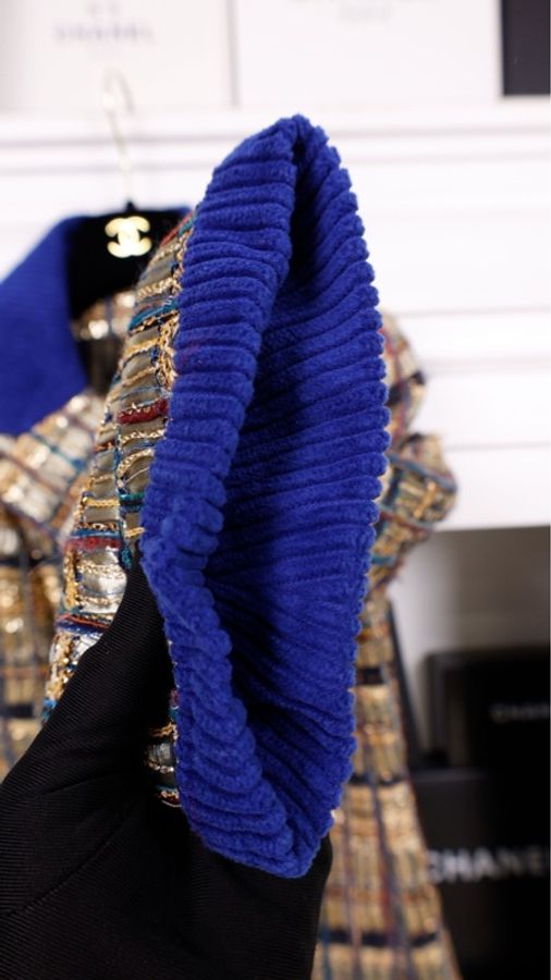 Chanel 19年埃及系列蓝金圣甲虫蓝色丝绒领口双排扣外套半裙套装-29