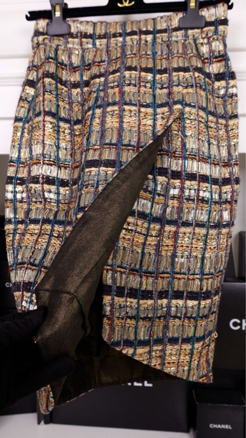 Chanel 19年埃及系列蓝金圣甲虫蓝色丝绒领口双排扣外套半裙套装-35