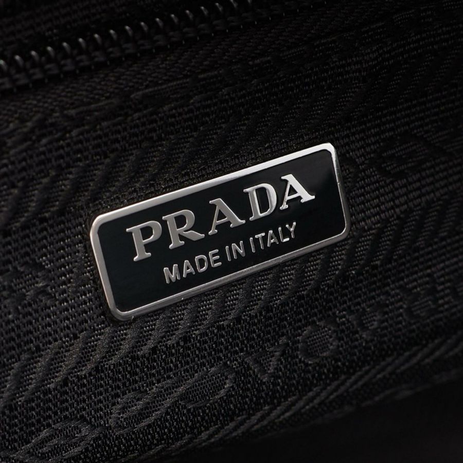 PRADA 三角形金屬片肩斜背包 1BG354 尼龍皮革 黑色 二手-3