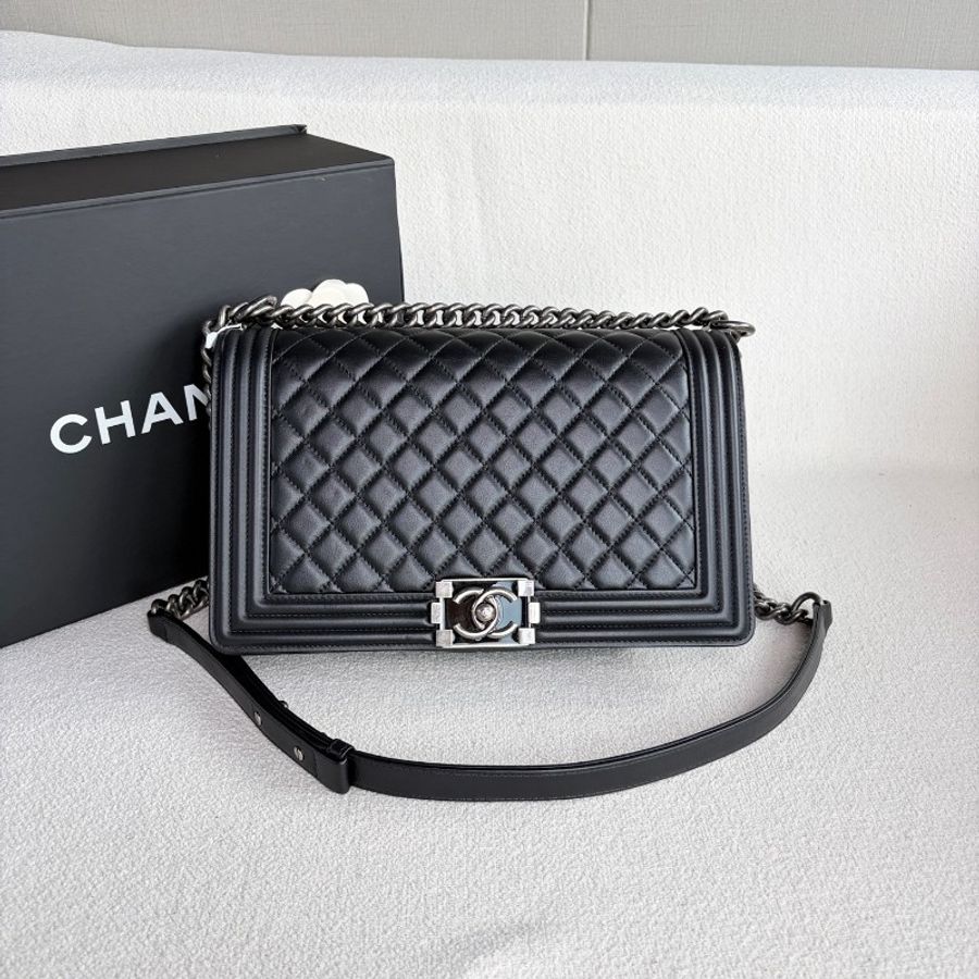Chanel 黑銀Leboy中大型 羊皮 28cm-1