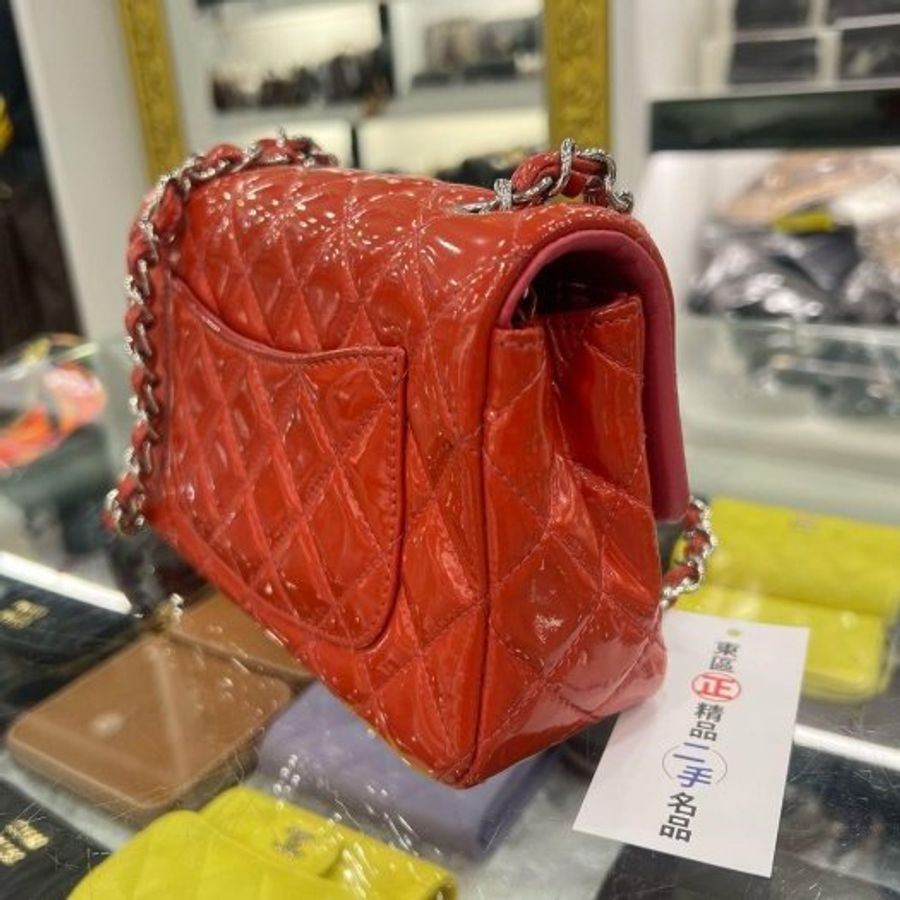 東區正精品㊣CHANEL A69900 MINI COCO CF 20cm 香奈兒紅色漆皮銀鍊菱格紋斜背包 CF 20cm RZ6543-4