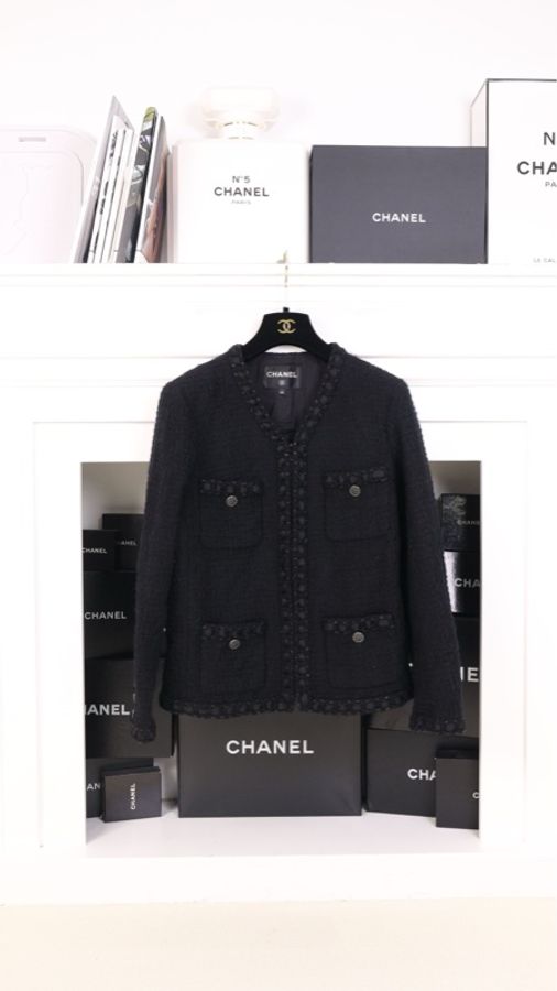 Chanel 16年罗马系列黑色粗花呢缎面滚边拉链V领四口袋外套FR42 24/4-0