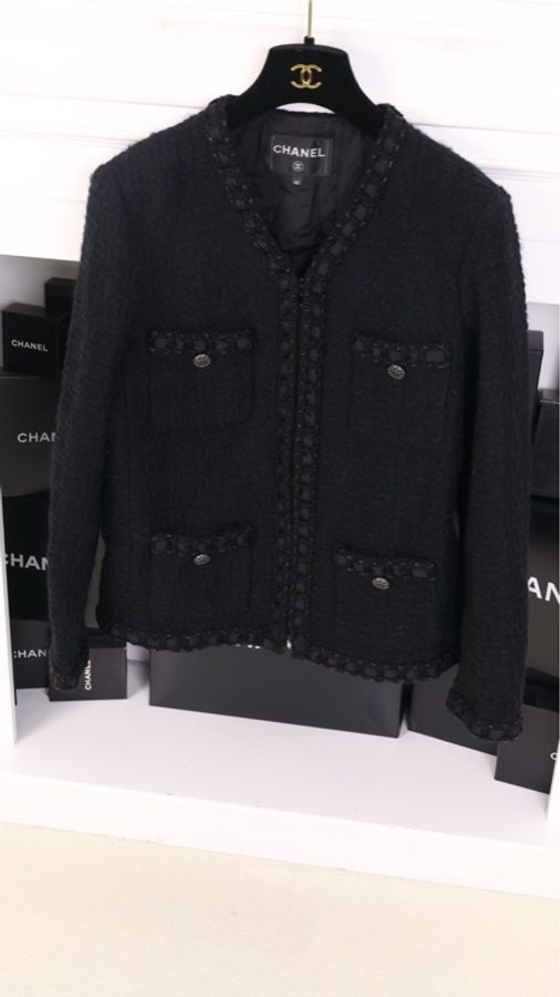 Chanel 16年罗马系列黑色粗花呢缎面滚边拉链V领四口袋外套FR42 24/4-3