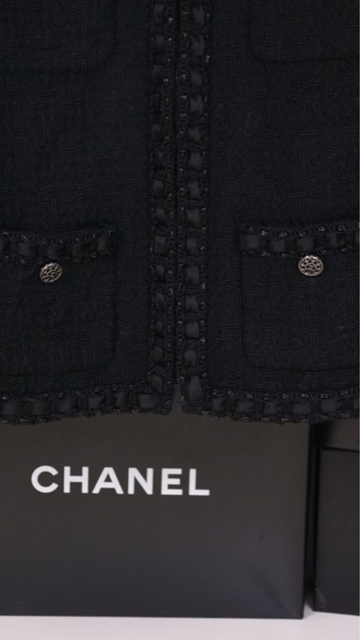 Chanel 16年罗马系列黑色粗花呢缎面滚边拉链V领四口袋外套FR42 24/4-26