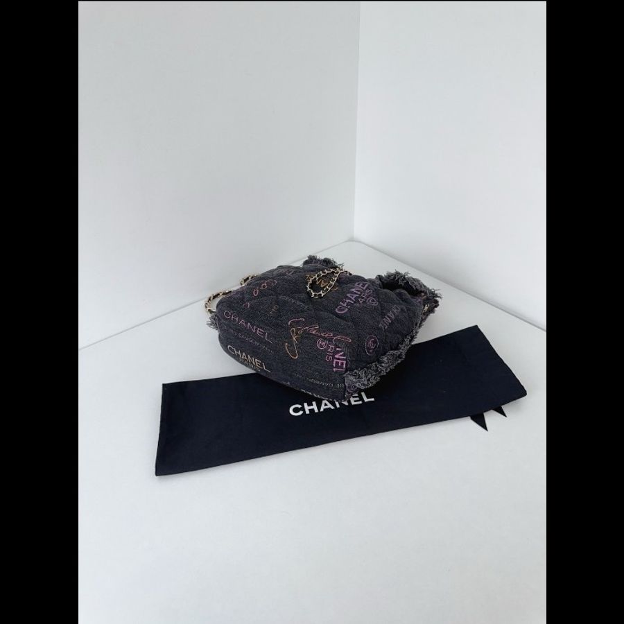 Chanel香奈兒黑丹寧牛仔 彩色字母塗鴉 抽繩鏈條水桶包小號 99新✨️-6
