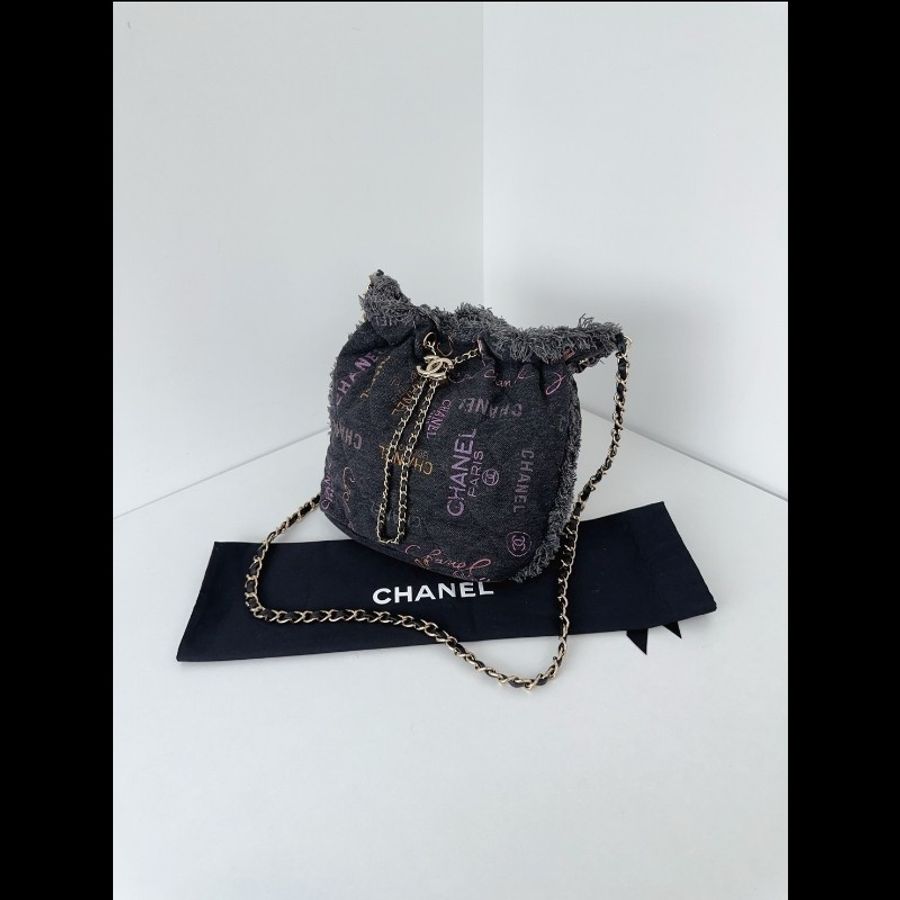 Chanel香奈兒黑丹寧牛仔 彩色字母塗鴉 抽繩鏈條水桶包小號 99新✨️-7