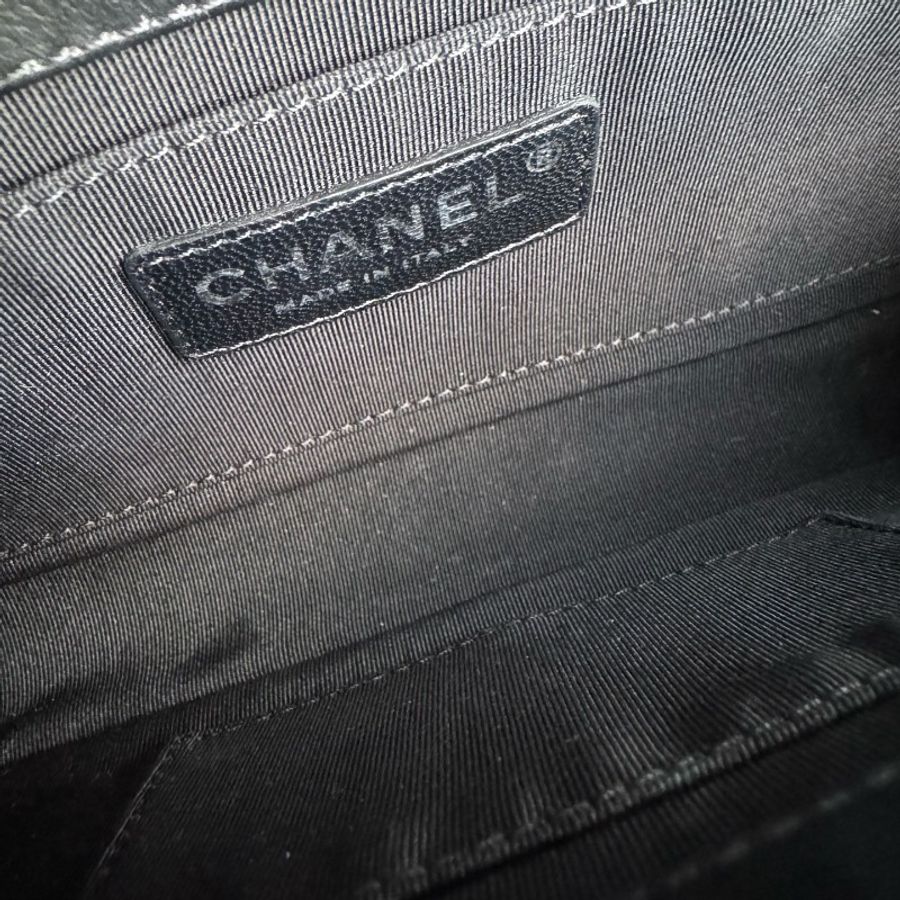 Chanel香奈兒黑銀漆皮Leboy法棍鏈條包-7