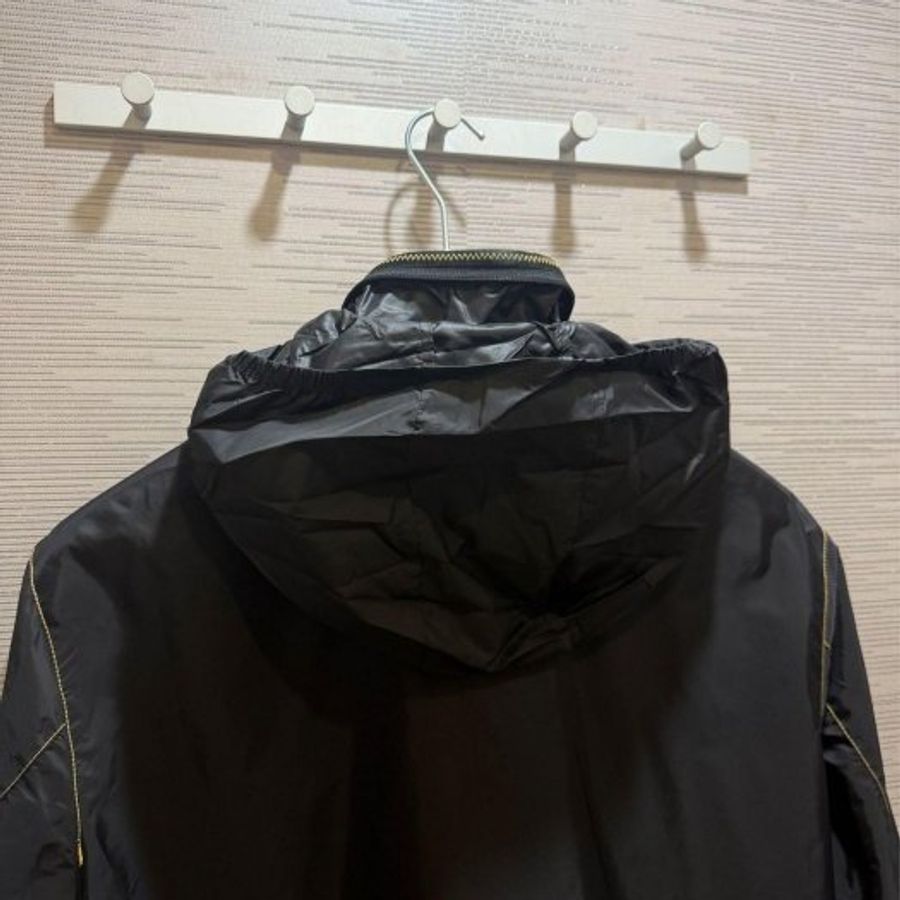 💎Han's house精品服飾💎moncler Arrakis 連帽 可藏 風衣 外套 原價41200-2