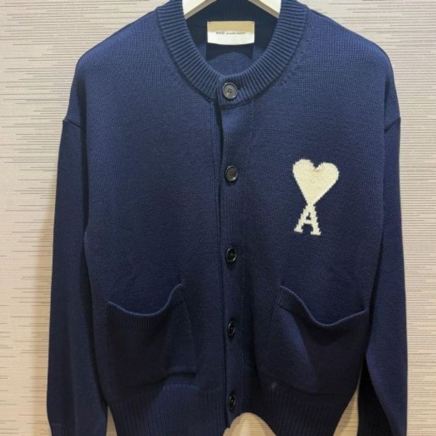 💎Han's house精品服飾💎AMI PARIS 愛心 毛衣 開衫 外套 葡萄牙製 男女共穿 可手水洗 現貨 原價21700-4