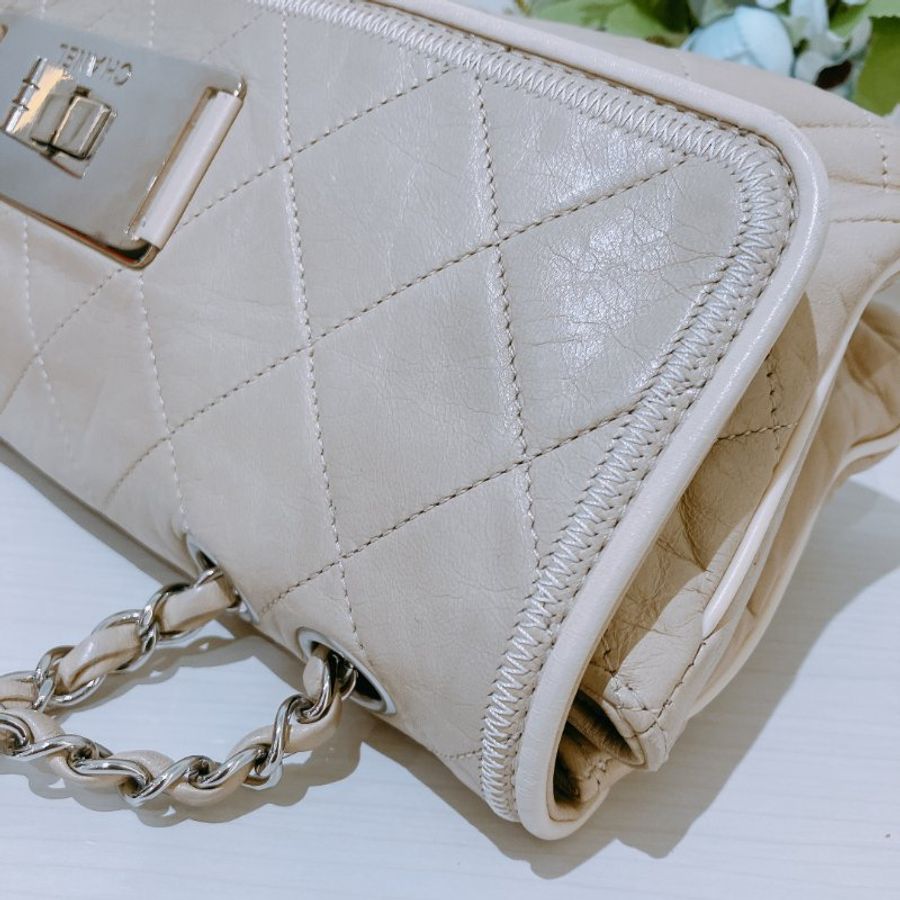 TK2112	香奈兒 杏色 翻蓋肩背包  Mademoiselle East-West Flap Beige X PHW-10