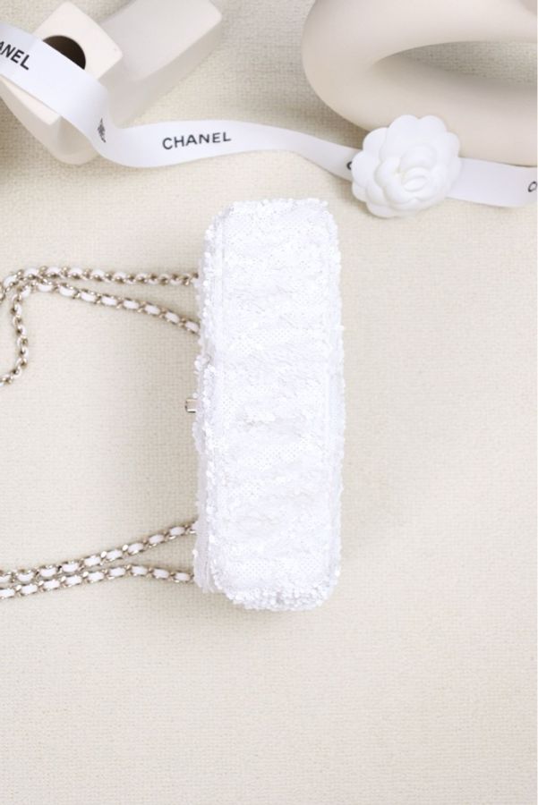Chanel 23A达喀尔系列高级手工坊白色亮片mini cf单肩包-6