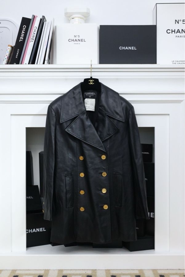 Chanel 93年黑色金扣翻领皮衣-0