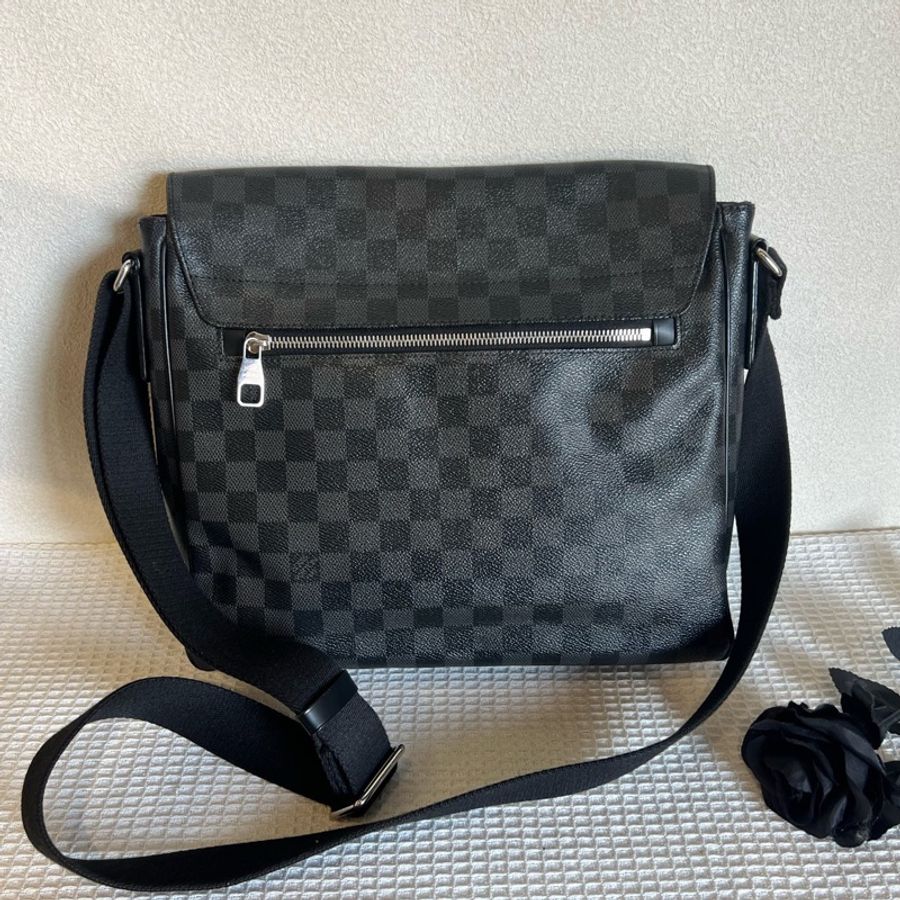 路易威登/Louis Vuitton 黑色棋盤格男士斜挎包 男士單肩包斜挎包底長30cm.13-2