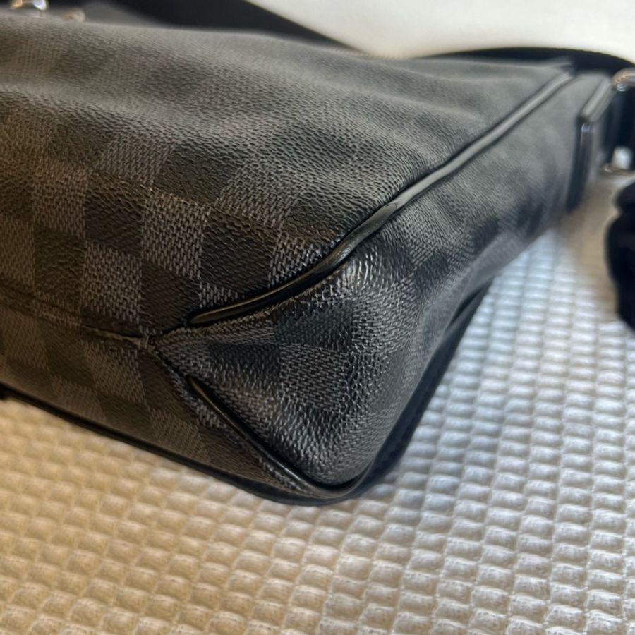 路易威登/Louis Vuitton 黑色棋盤格男士斜挎包 男士單肩包斜挎包底長30cm.13-4