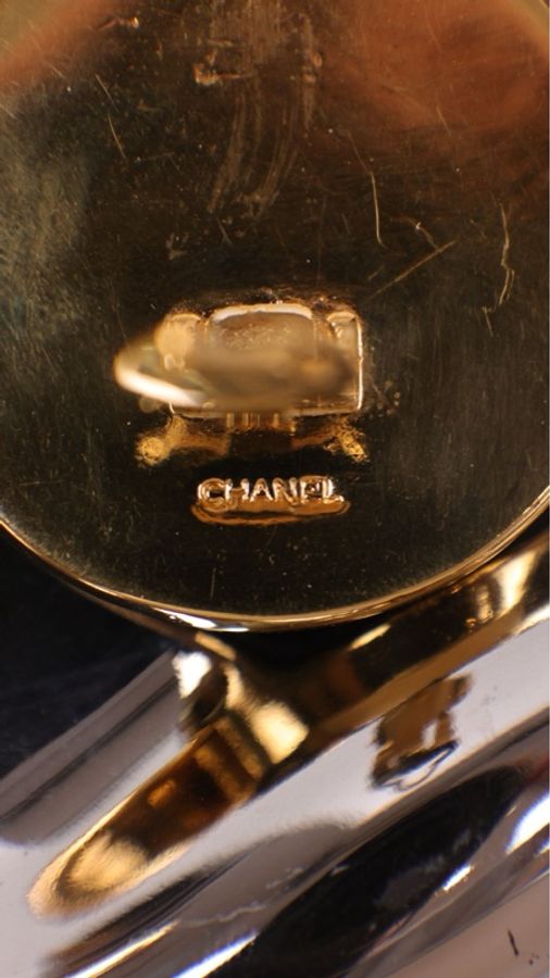 Chanel 黑金CC星星图案圆形耳夹-5