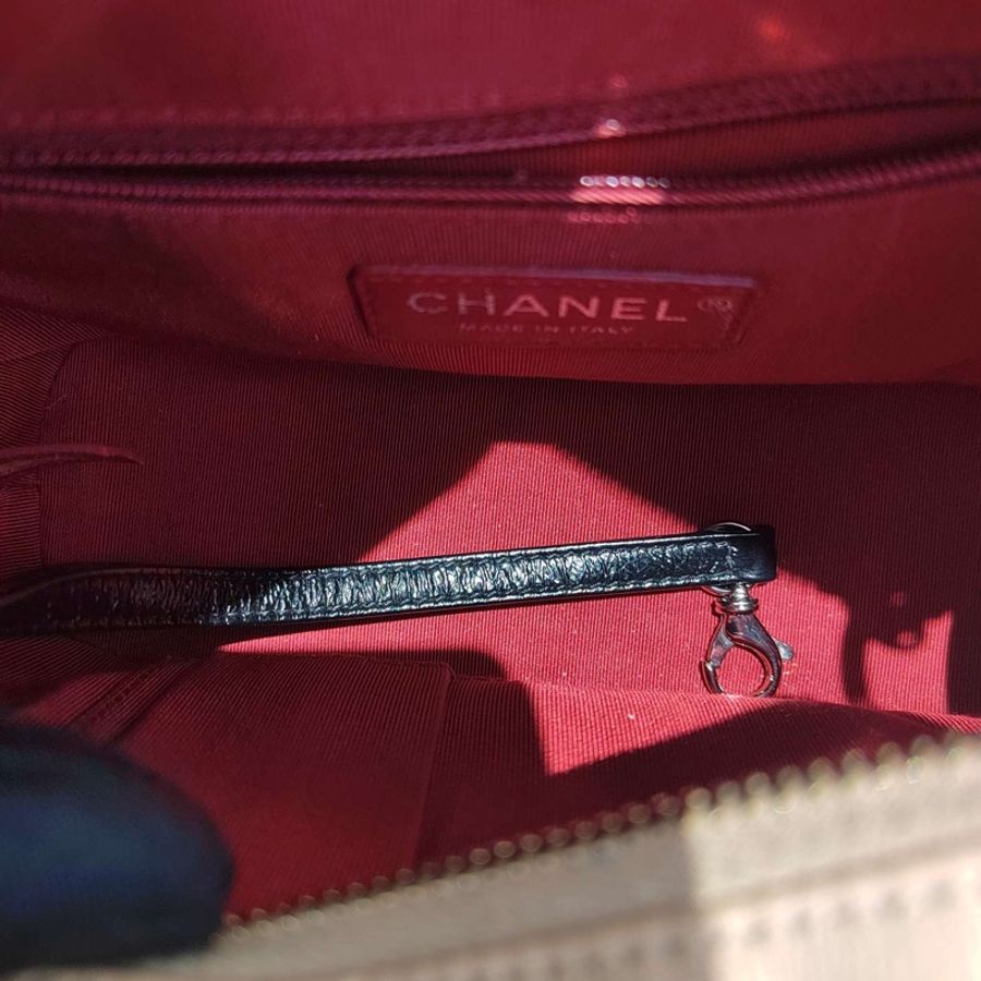 CHANEL香奈兒 牛皮奶茶色拼黑 流浪小號 尺寸20×14-5
