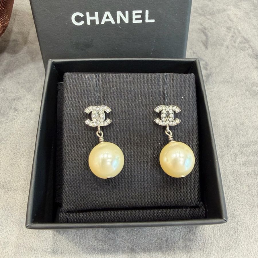 【撿漏價Full Set適合送禮👍🏻全網最便宜💫】Chanel/香奈兒 經典雙C Logo 珍珠 耳飾 保值款-4