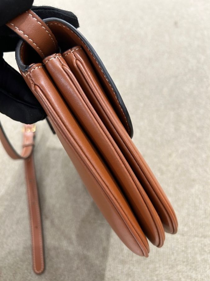 Celine賽琳 斜挎焦糖色牛皮鎖頭包郵差包-5