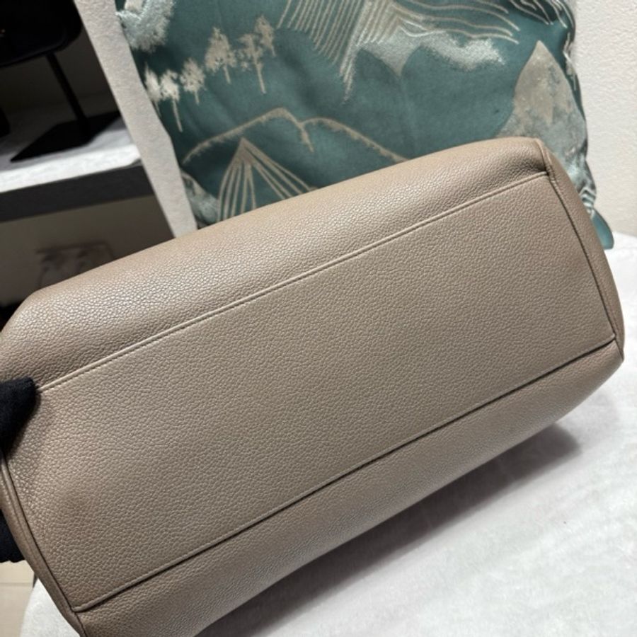 瑟琳 Celine Soft 16中號 大象灰 牛皮單肩包-12