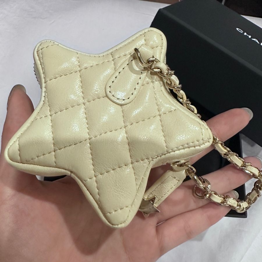 全新Chanel 2025/26 CRUISE 星星迷你包吊飾 淡米色-4