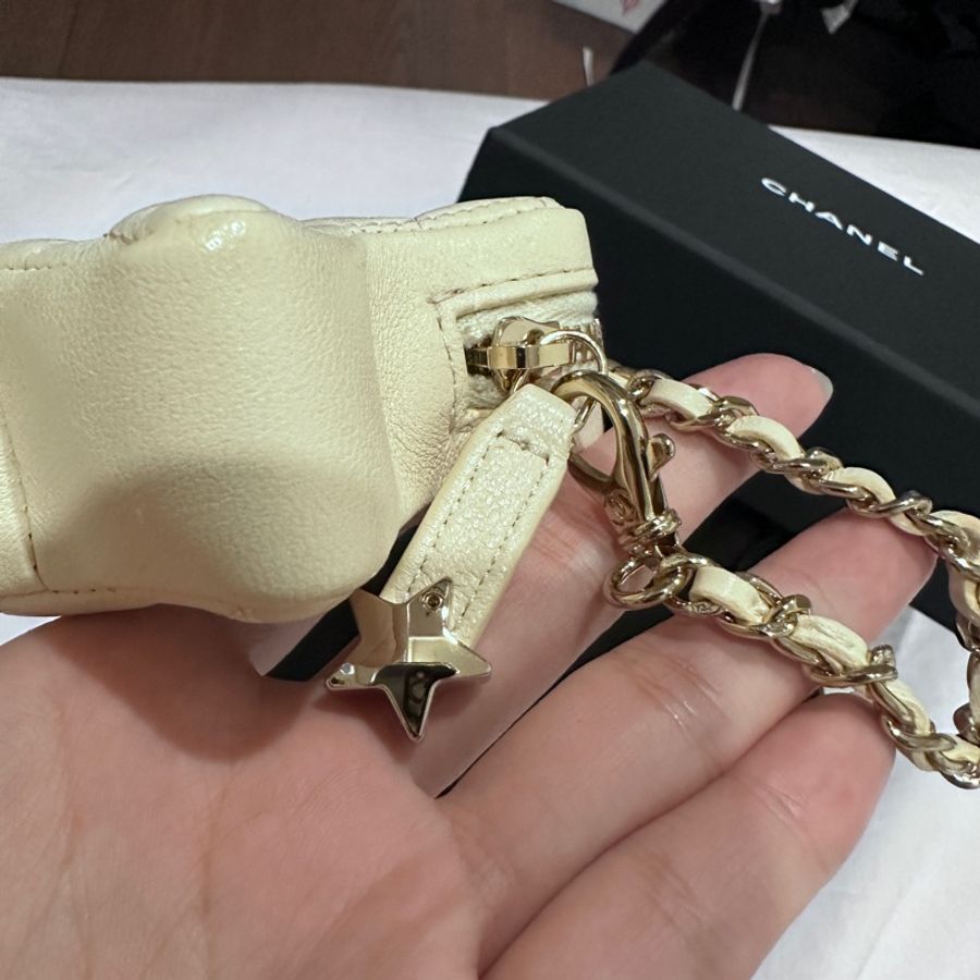 全新Chanel 2025/26 CRUISE 星星迷你包吊飾 淡米色-5
