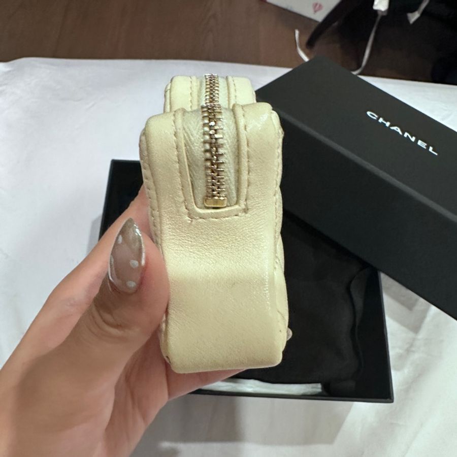 全新Chanel 2025/26 CRUISE 星星迷你包吊飾 淡米色-6