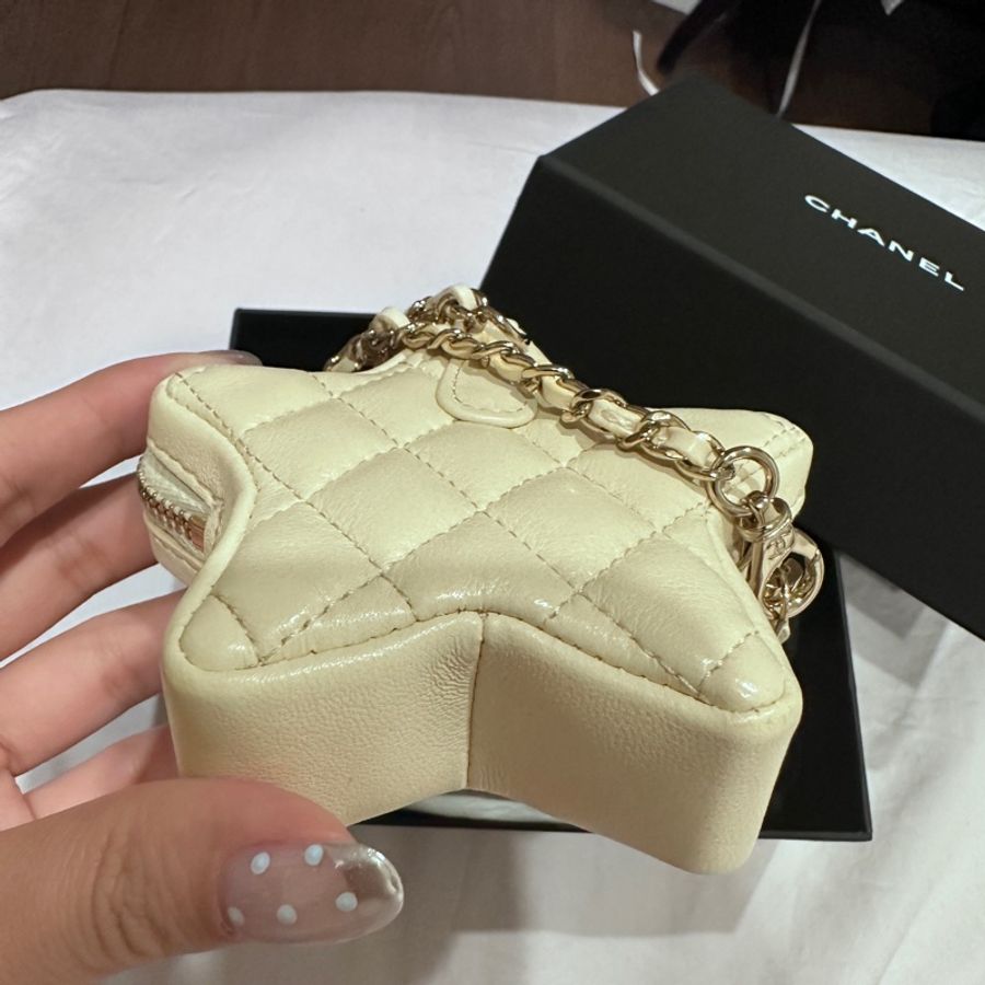 全新Chanel 2025/26 CRUISE 星星迷你包吊飾 淡米色-9