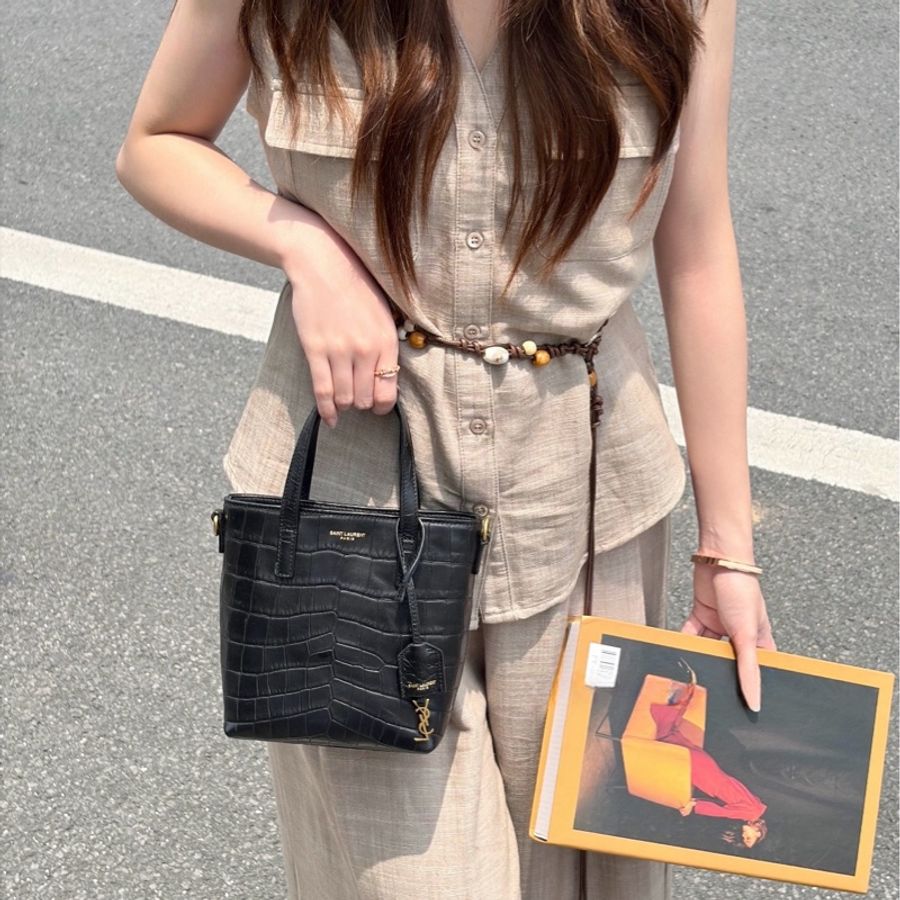 【閒置超新🤩絕不撞包✨全網最低價‼️】YSL 芯片款 黑金鰐魚壓紋mini托特水桶包-1