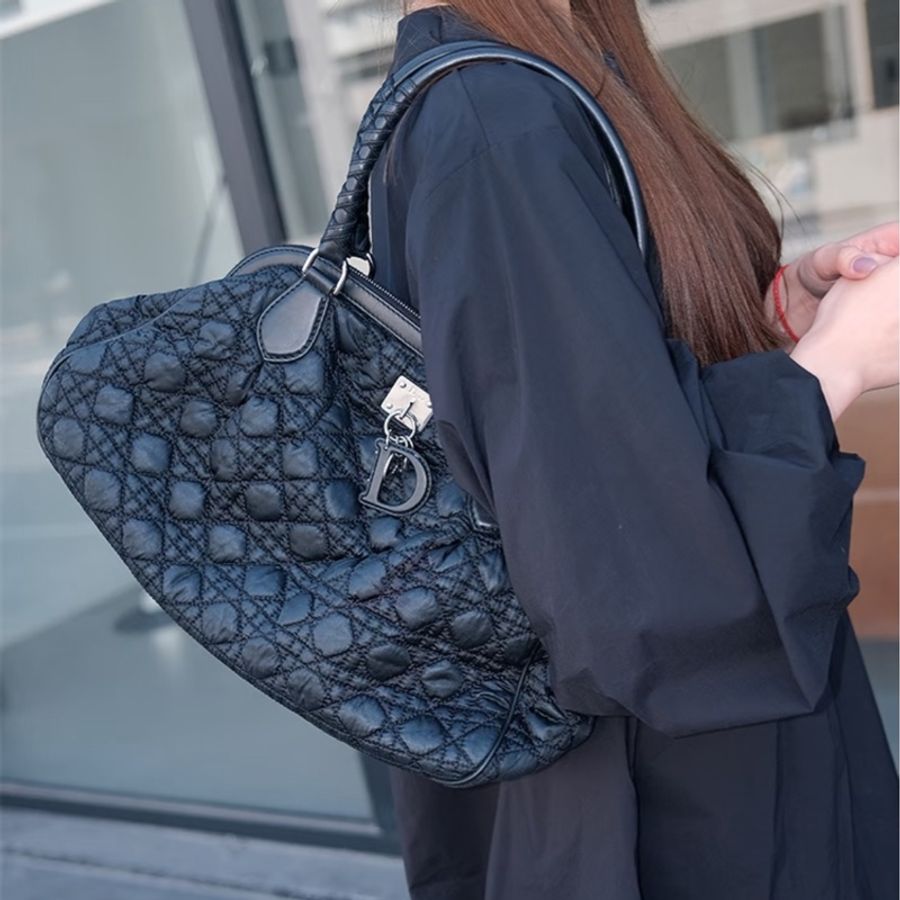 【平替Toujours🤣只需新款的三份一價錢🉐性價比滿滿✨】Dior 中古雲朵包 黑色尼龍菱格紋 黑色戴妃手提單肩包-2