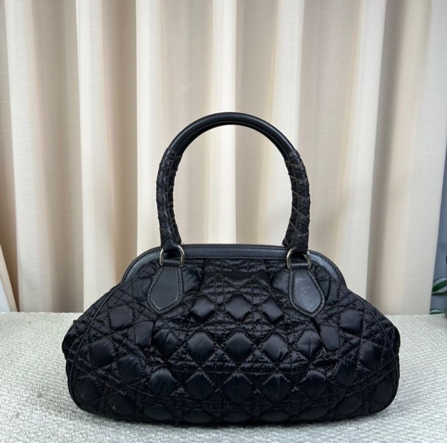 【平替Toujours🤣只需新款的三份一價錢🉐性價比滿滿✨】Dior 中古雲朵包 黑色尼龍菱格紋 黑色戴妃手提單肩包-4