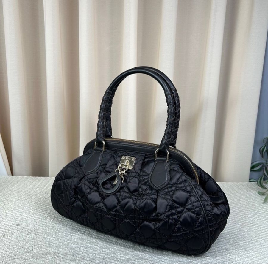 【平替Toujours🤣只需新款的三份一價錢🉐性價比滿滿✨】Dior 中古雲朵包 黑色尼龍菱格紋 黑色戴妃手提單肩包-7