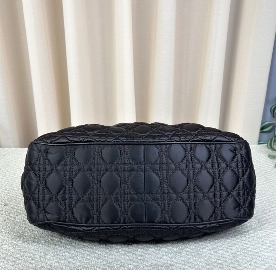 【平替Toujours🤣只需新款的三份一價錢🉐性價比滿滿✨】Dior 中古雲朵包 黑色尼龍菱格紋 黑色戴妃手提單肩包-8