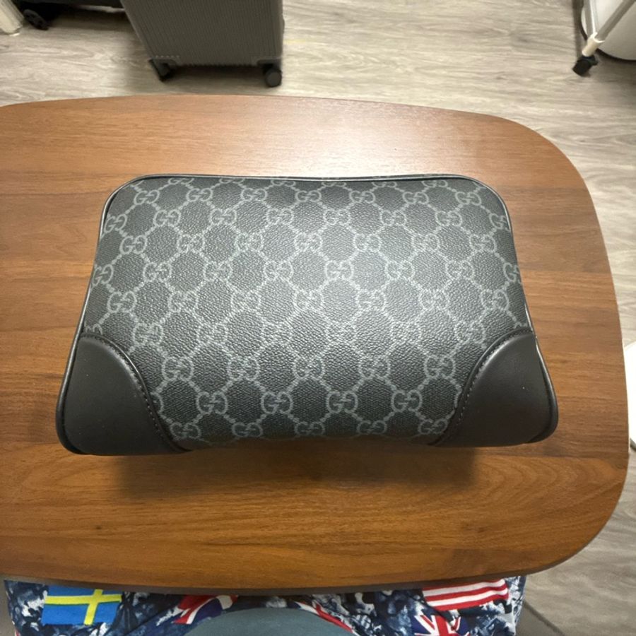 Gucci Emblem Small crossbody bag-1