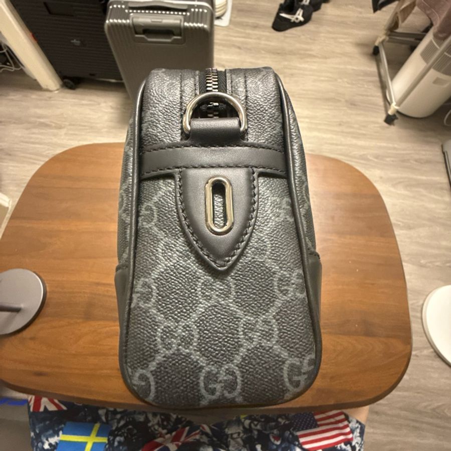 Gucci Emblem Small crossbody bag-3