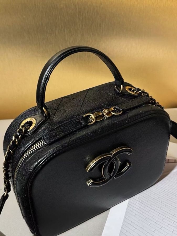 【威選精品|Chanel 黑金大雙C 相機包】-3