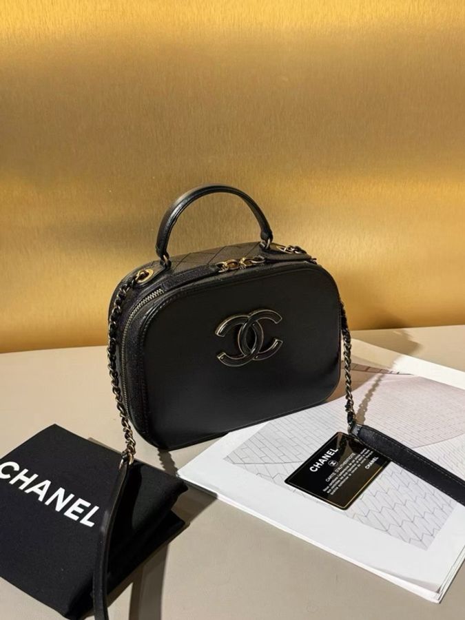 【威選精品|Chanel 黑金大雙C 相機包】-5