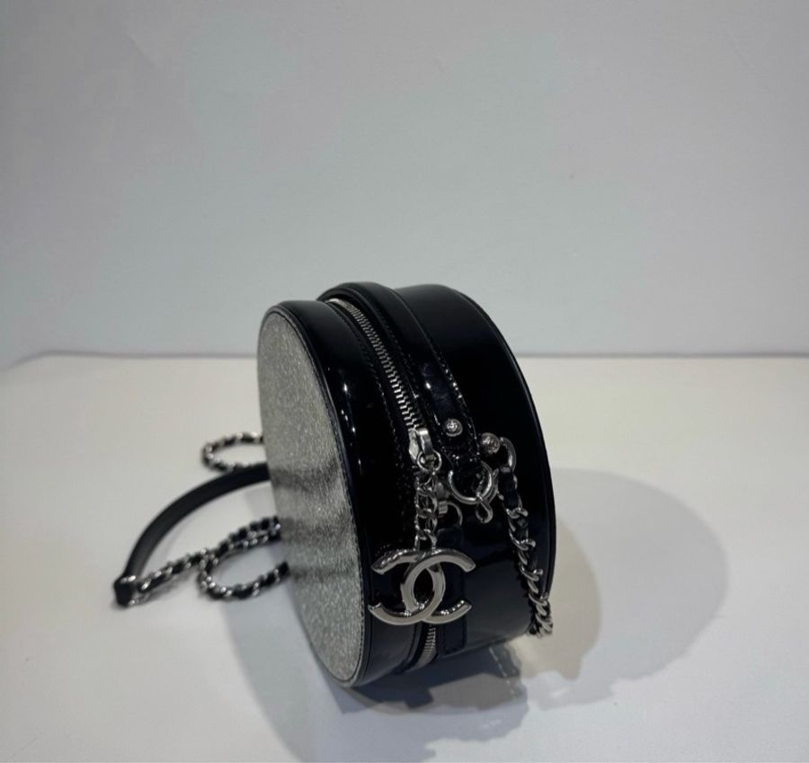 【威選精品|Chanel 星空亮片圓餅包 黑銀配色】-2