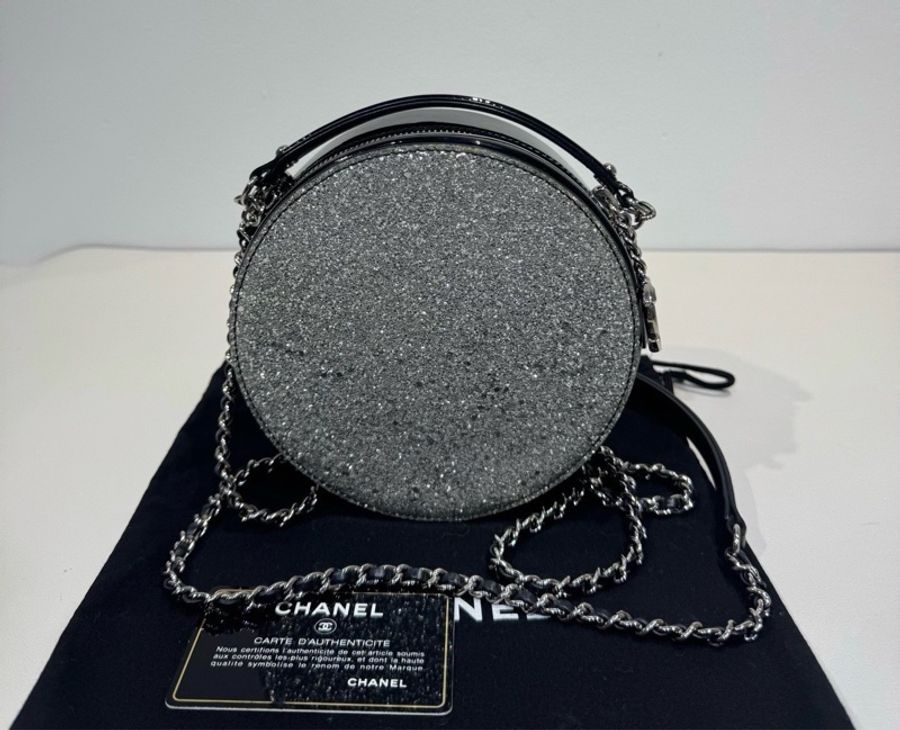 【威選精品|Chanel 星空亮片圓餅包 黑銀配色】-5