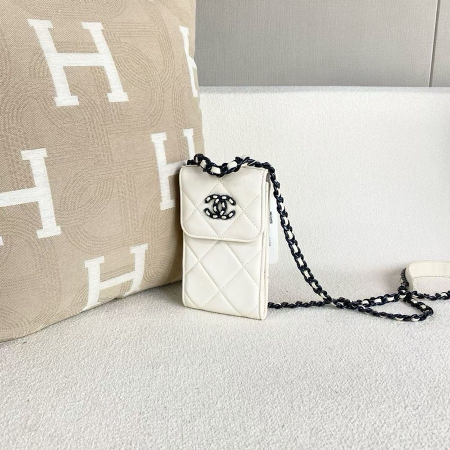 【威選精品|CHANEL 19 Bag 直式手機包】-0