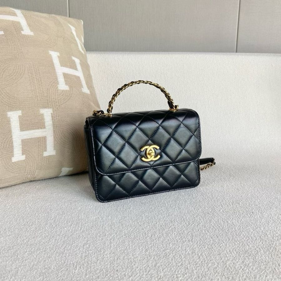 【威選精品|CHANEL 23P 黑金鏤空手柄豆腐包】-9