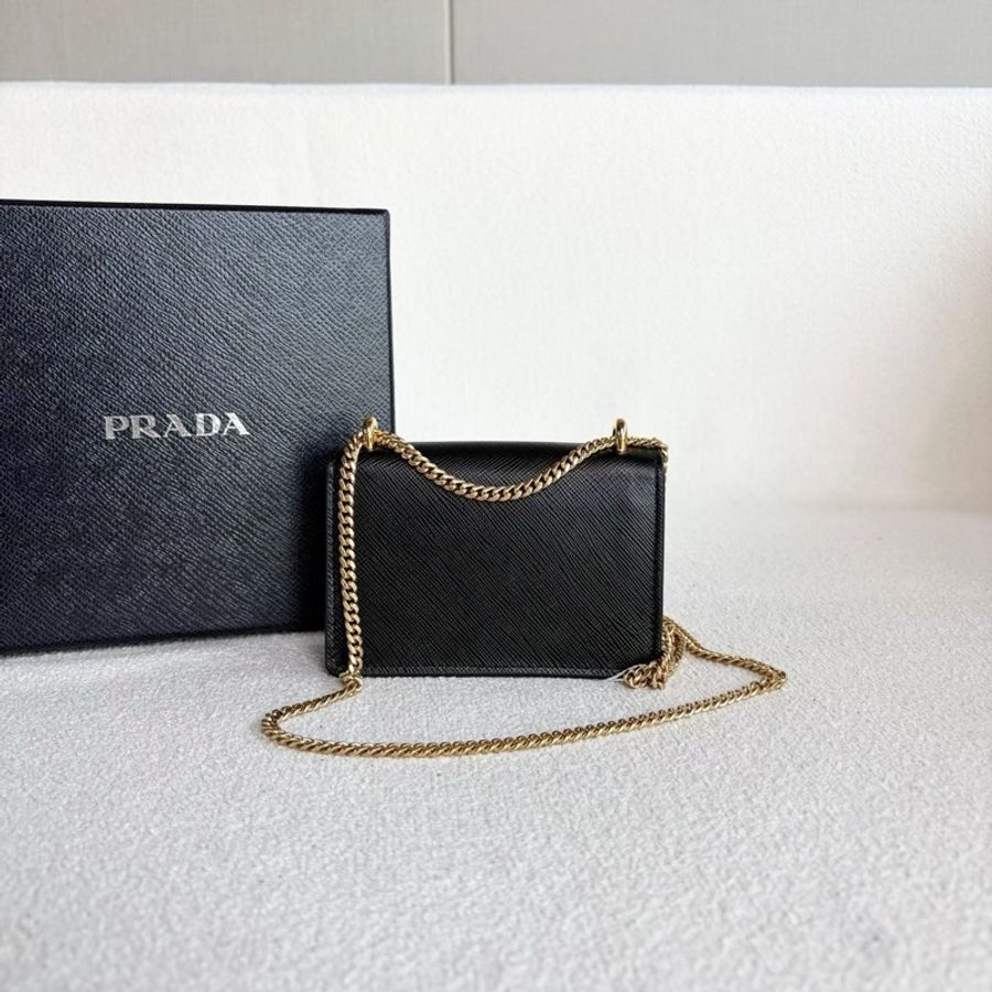 【威選精品|PRADA Saffiano 迷你鏈條卡片夾】-6