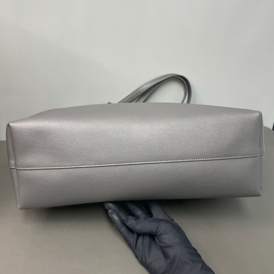 【威選精品|Saint Laurent YSL 灰色橫款購物托特包】-8