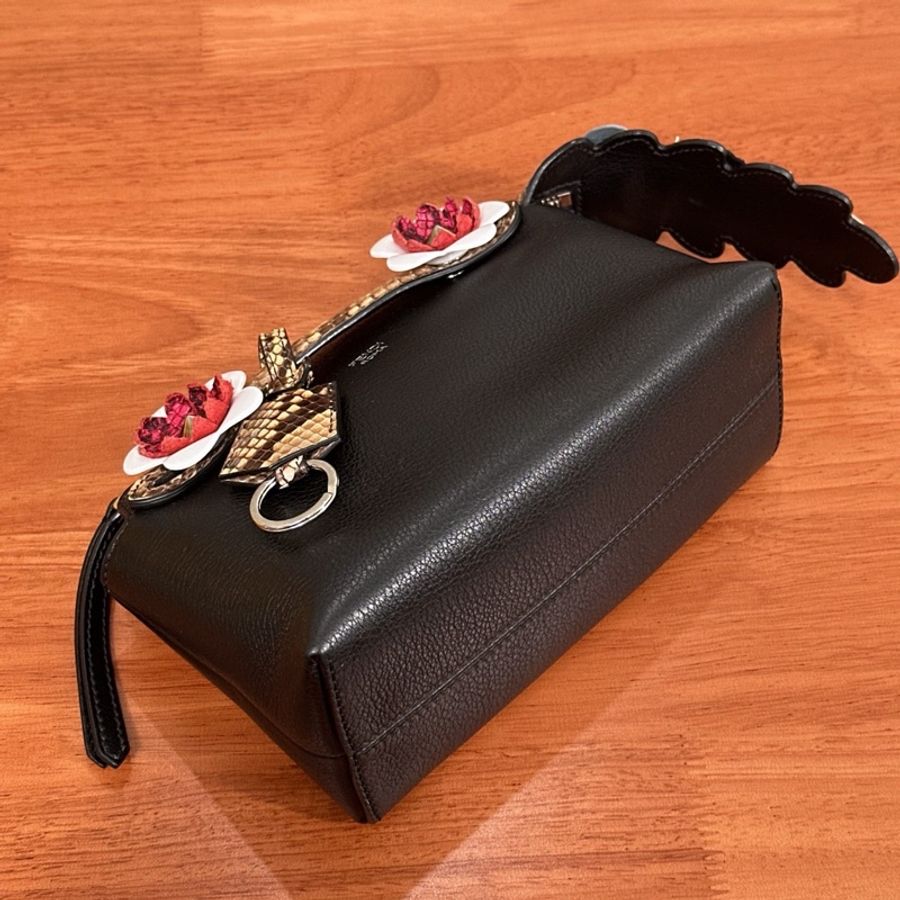 【威選精品|FENDI By The Way 限量版花朵蛇皮手柄肩背斜背包】-7