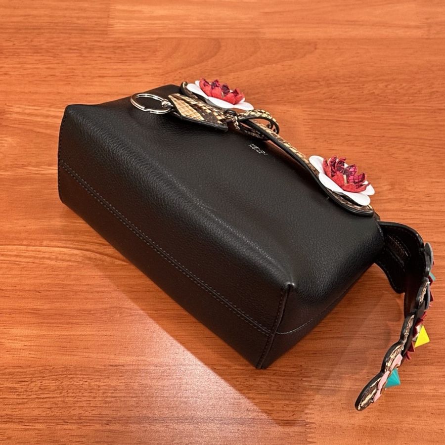 【威選精品|FENDI By The Way 限量版花朵蛇皮手柄肩背斜背包】-9