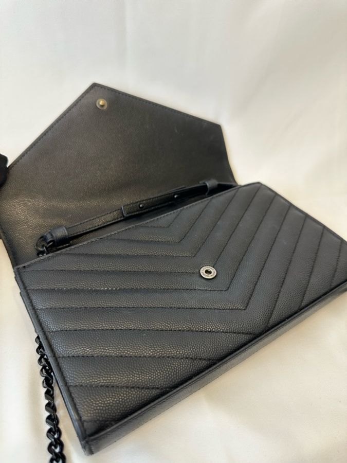 #高CP#現貨不用等#時尚有型#YSL 魚子醬信封包-12